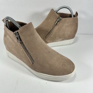 Time and Tru Women’s Wedge Sneakers Size 8 Tan Taupe Perforated Zip Ankle Bootie